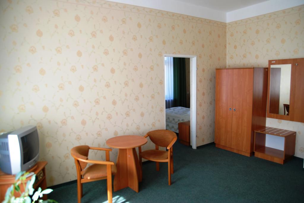 Palac Polonia Лодзь Экстерьер фото